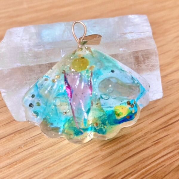 ネックレスチャーム レジン×アンダラクリスタル 一点もの ネックレスチェーンの追加も可能です ※値下げ対応は行なっておりません