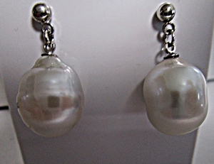 [*M*] White Butterfly pearl earrings!13.8×10.6.