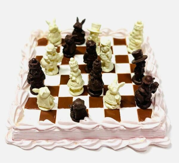 おとぎの国のお菓子②アリスのチョコレートチェス　ミニチュア　リーメント　フィギュア