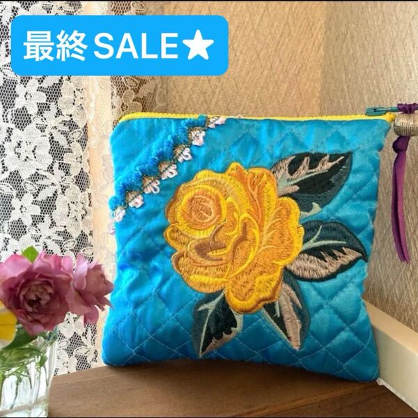 エキゾチックローズ刺繍★サテンブルーのキルトポーチ