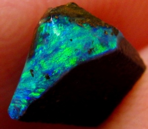2.70 cts 天然 ボルダーオパール 原石 未研磨 鉱物標本