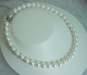 ◆フォーマルに！ロイヤル貝パールネックレス ９mm珠(ホワイト)