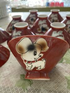 10個まとめて 昭和レトロ 子供茶碗　当時物　陶器　赤い茶碗　犬の絵柄　未使用長期保管品　かわいい子犬たち♪