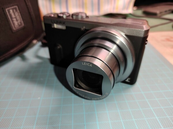 美品　Panasonic LUMIX TZ DMC-TZ60-S コンパクトデジタルカメラ