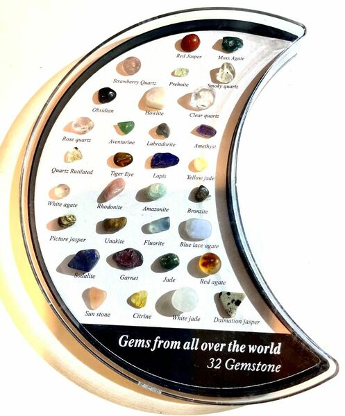 世界中から集められた32個の宝石　パワーストーン　鉱物見本　宝石コレクション　アメシスト　ローズクォーツ　ラピス　シトリン　