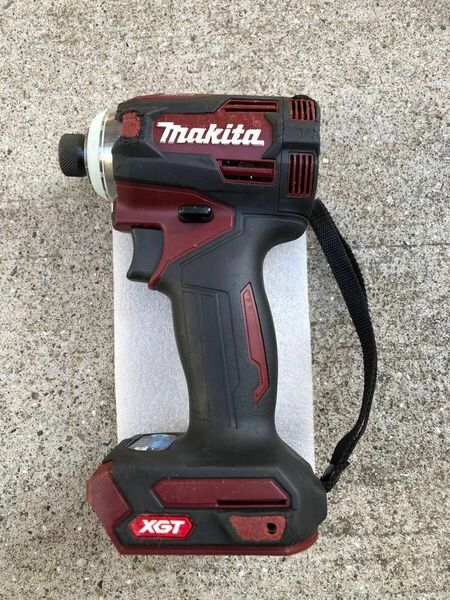 Makita マキタ　TD001Gインパクトドライバー、レッド、本体のみ、中古品です、マキタ 純正フックは付属します。送料無料