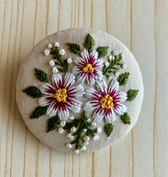 刺繍ブローチ　ハンドメイド　002