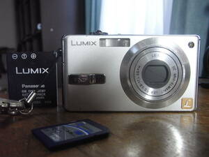 Lumix　DMC-FX7　純正充電池　　SD1GB　付属　　　中古美品・正常動作品