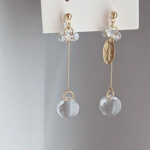 【No.257】アレルギー対応 ハンドメイド イヤリング ピアス 軽い 透明 クリア しずく ロング 長い