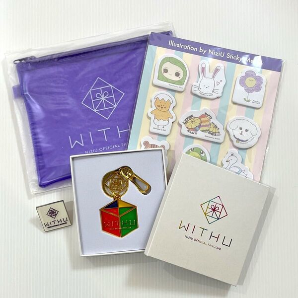 NiziU キューブキーホルダーとピンバッジ、ポーチ、付箋のセット FC入会特典