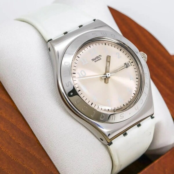 ◆希少 稼働 swatch 腕時計 ホワイトベルト Dバックル デイト i