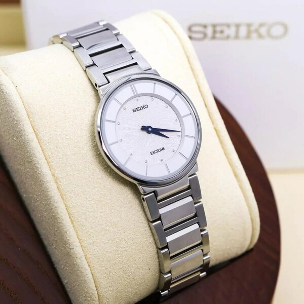 《美品》SEIKO Exceline 腕時計 ホワイト レディース 外箱付 p 