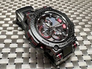 G-SHOCK CASIO MT-G B1000 XBD 1AJF カーボンベゼル　Gショック　ソーラー充電システムタフソーラー