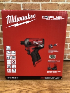 003☆未使用品☆Milwaukee ミルウォーキー M12FUELSURGEサイレントインパクトドライバ M12FQID-0 バッテリ・充電器別売り