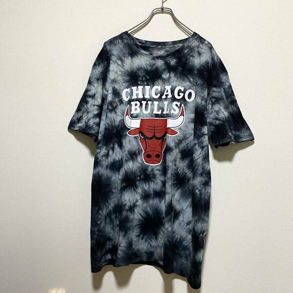 アメリカ古着　NBA シカゴブルズ　タイダイ　半袖　Tシャツ CHICAGO BULLS　Lサイズ　コットン　【I513】