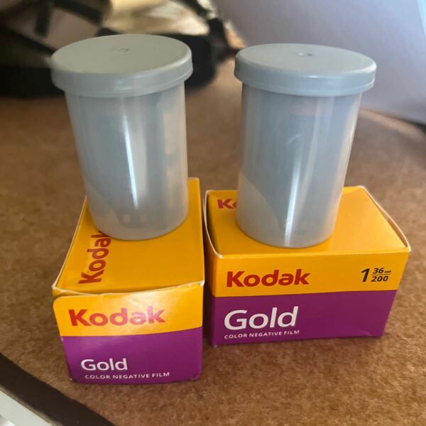 KODAK コダック GOLD 200 4個　２つケースなし