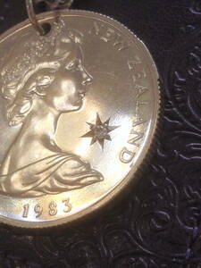  Elizabeth монета серебряная монета колье * циркон камень! очень большой 30.1983 печать иметь монета подвеска * Vintage товар античный ювелирные изделия * бесплатная доставка 