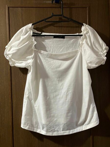HUDSON ホワイト袖フリル半袖Tシャツ　L