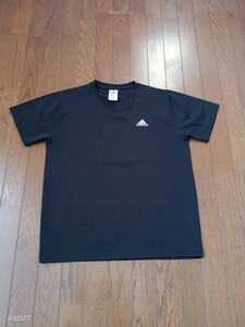 1357【中古】adidas　アディダス　ゴルフウェア　半袖　Tシャツ　黒 ブラック　無地　左胸に白でアディダスのロゴ　メンズ　サイズ　L