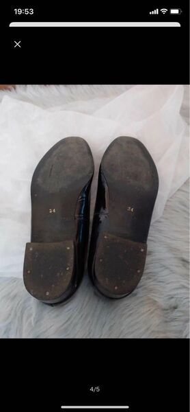 こちらで購入させて頂きましたが、サイズ合わない為出品致します。とても可愛い品です。まだ履いて頂ける状態だと思います。