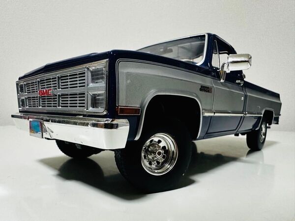 GreenLightグリーンライト/'84 GMC K-2500 Sierraシエラ 1/18