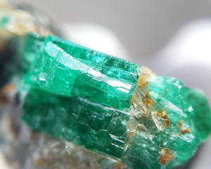 宝石質含む エメラルド 母岩付き ラフ 緑柱石 結晶 原石 標本 アフガニスタン産 約40ct 3