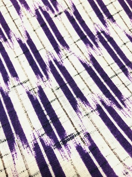 M102 白地　紬素材　紫系矢絣柄　美品　ハギレ　ハンドメイド　リメイク　素材