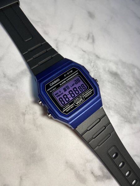 ★新品★カスタム!【送料無料】CASIO F-91W ブルーベゼル パープル液晶カスタム チープカシオ カスタム タイメックス ALBA 好きにも!
