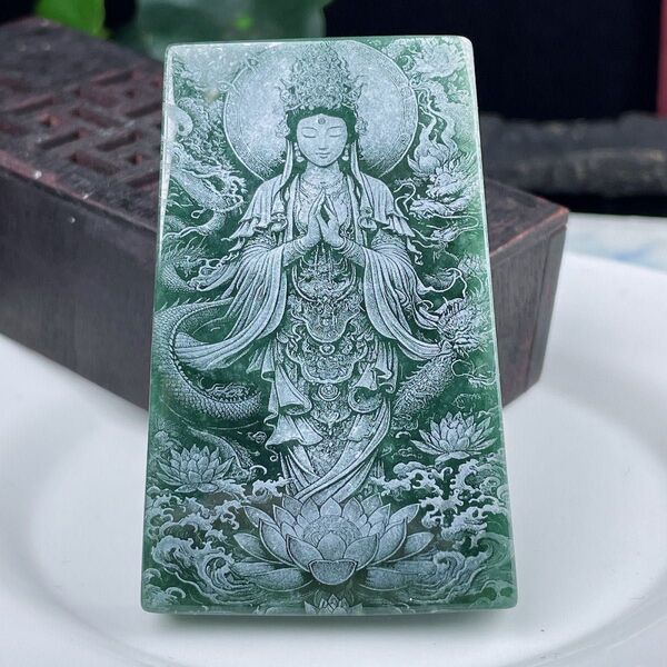 【セール期間】中国美術品 翡翠原石 翡翠極細工彫刻 観音像ペンダント 裏面飛龍 原産国鑑定書付き