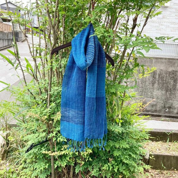 525 手織り　ストール　藍染　藍染め　草木染め　機織り　ナチュラル　インディゴ 染め　手織　さをり織り