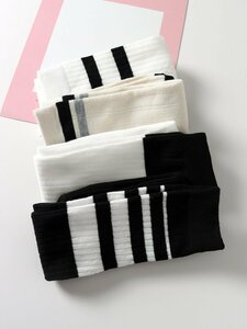 レディース 靴下 ふくらはぎソックス ペアの女性のシンプルなストライプ黒と白のカラーブロック通気性のある韓国のカレッジスタイルアン