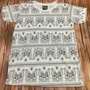 即決・新品・クリックポスト発送・エジプトのピラミッドの壁画？の様な図案のプリントＴシャツ・Ｓ・タイ製