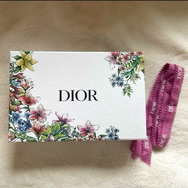 【Dior】クリスチャンディオール期間限定デザイン空箱(ロゴ入り緩衝剤・リボン)