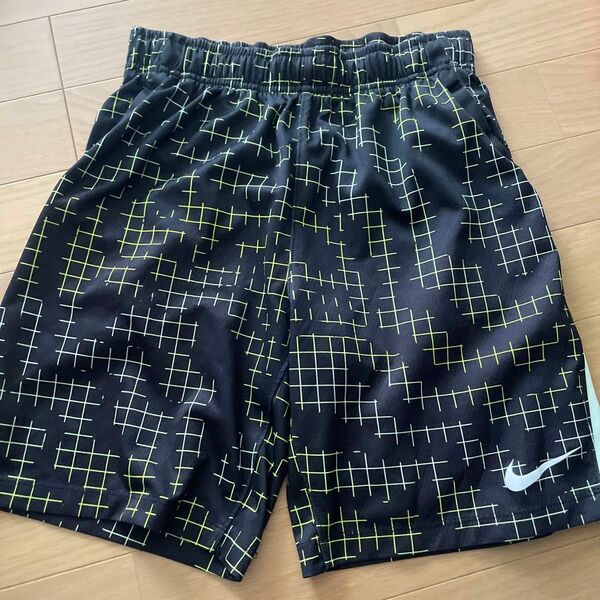 NIKE ハーフパンツ　ランニング　M 140 150