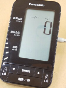 Y6-68 ▲　Panasonic パナソニック 上腕血圧計 EW-BU57 血圧計