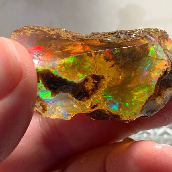 15%off!肉厚で虹たくさん!イエローオパール原石148.5ct/コントラルスオパール/ハイクラス美遊色