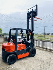 TOYOTA 5FGforklift サイドシフトincluded　2tonneToyota マニュアル forklift　2tonneガソリン vehicle　708hours　Power steering New itemに近い