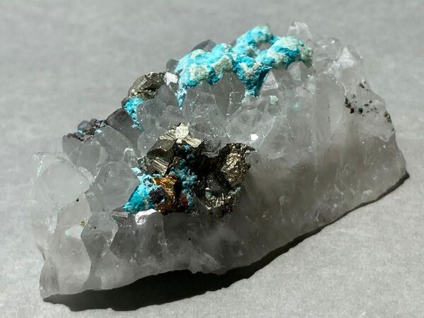 クリソコラ 水晶クラスター パイライト共生 天然石 原石 鉱石 鉱物