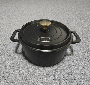 STAUB ストウブ ココット ブラック 黒 両手鍋 COCOTTE　18cm 調理器具 マグネット鍋敷き付き