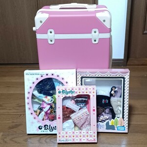 [TAKARA TOMY] Blythe * dress set * Pinky du- dollar poodle pulley z3 point set Carry case suitcase pink (SK)