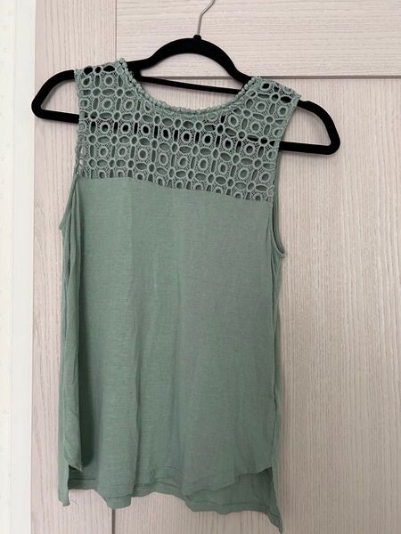 タンクトップ ノースリーブ H&M 夏服 S カットソー