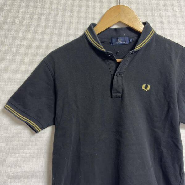 【古着】FREDPERRY 半袖ポロシャツ　レディースL ブラック　ブラック　ゴールド　フレペ　イングランド　人気　定番