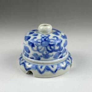 * antique blue and white ceramics .. low Z electro- . beautiful goods 