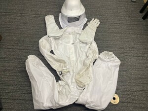 A2　蜂　防護服　ハチ　詳細不明　作業服　ヘルメット　ホワイトカラー　現状品