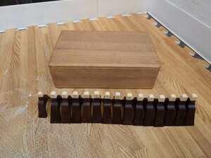 sr1234 008 木製 琴柱 大14個 小1つ 琴 箱付き アンティーク 骨董品 骨董 和楽器 弦楽器 お琴 現状品 中古
