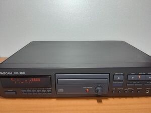 ピック新　TEAC TASCAM CD-160　CDプレーヤー CDデッキ　業務用