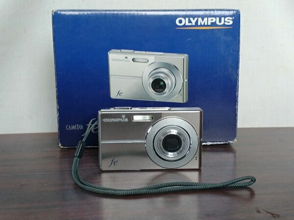 OLYMPUS コンパクトデジタルカメラFE-3010フルセット、格安、美品、おまけ付き