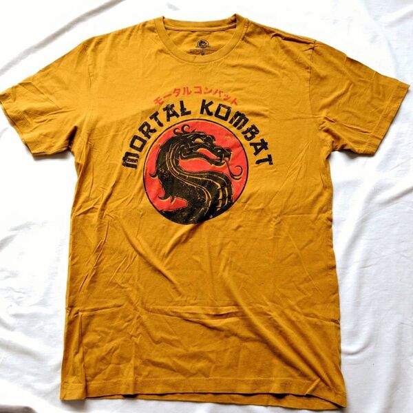 BoxLunch 限定 Mサイズ MORTAL KOMBAT モータルコンバット 限定Tシャツ Tシャツ トップス 黄色