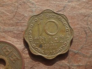 スリランカ　10Cents　ニッケル黄銅　1975年　KM#140　(22.2mm, 4.2g)