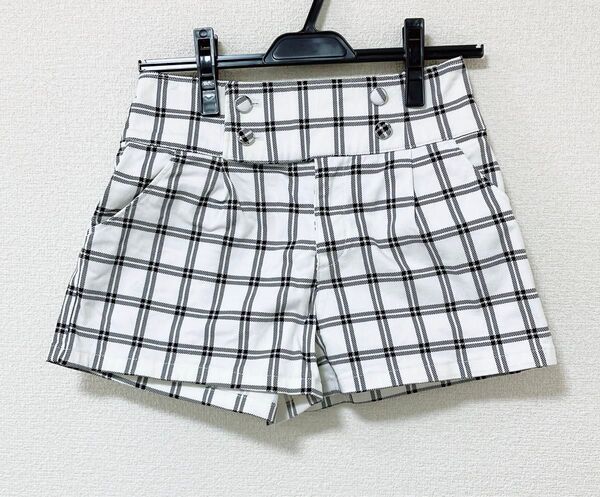 ハニーズ チェック柄ショートパンツ 白×黒